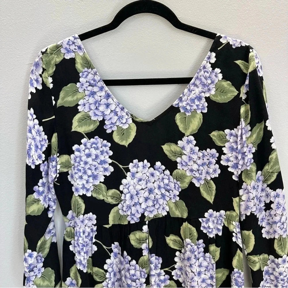 MinkPink Women’s Long Sleeve V-Neck Black w/ Purple Floral Romper Size S GUC - Picture 3 of 10